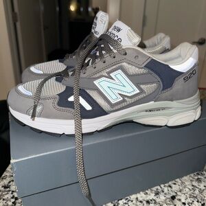 New Balance Men's Gray and Blue Sneakers 2002R